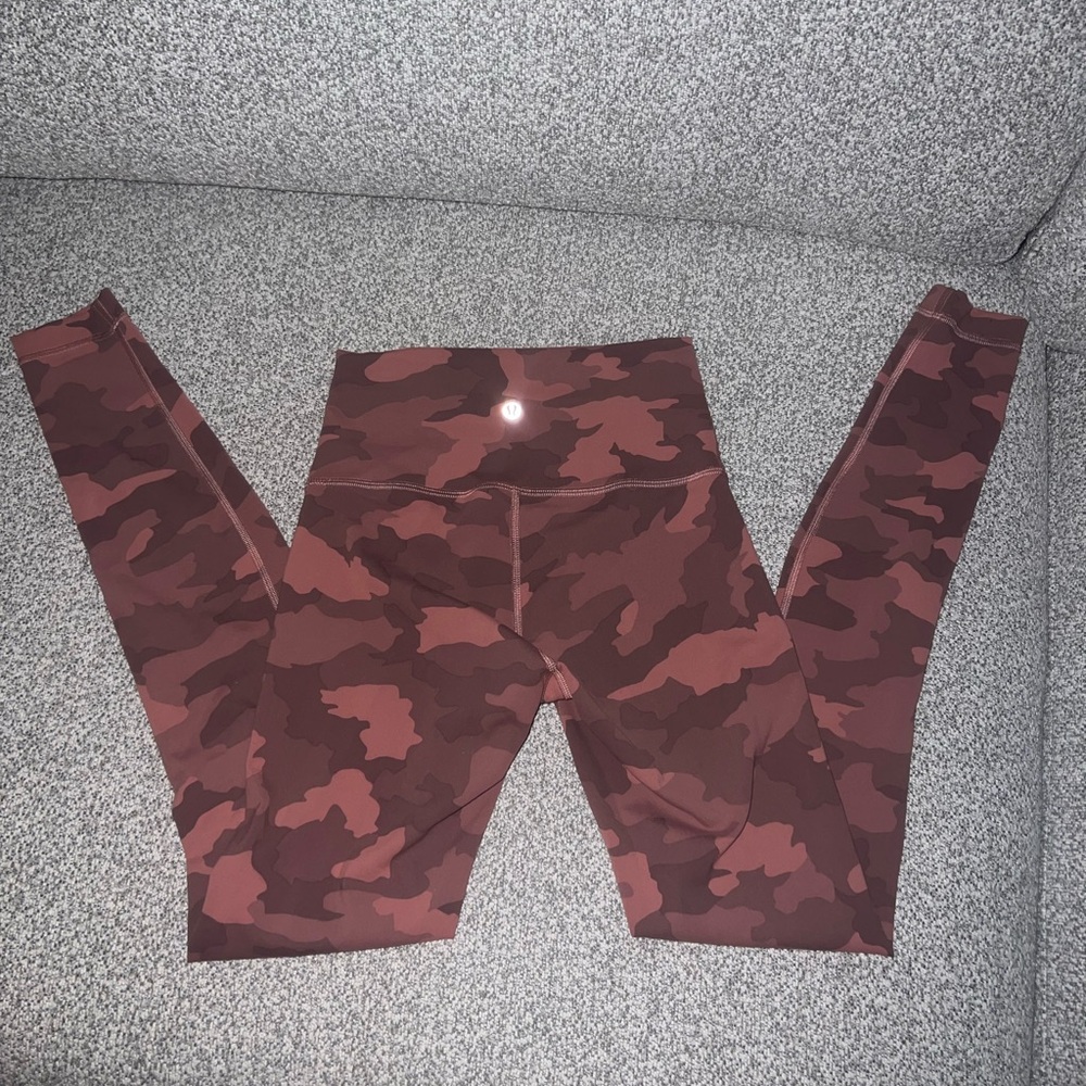 Lululemon Women's Wunder Train High-Rise Tights in a camouflage pattern size 4